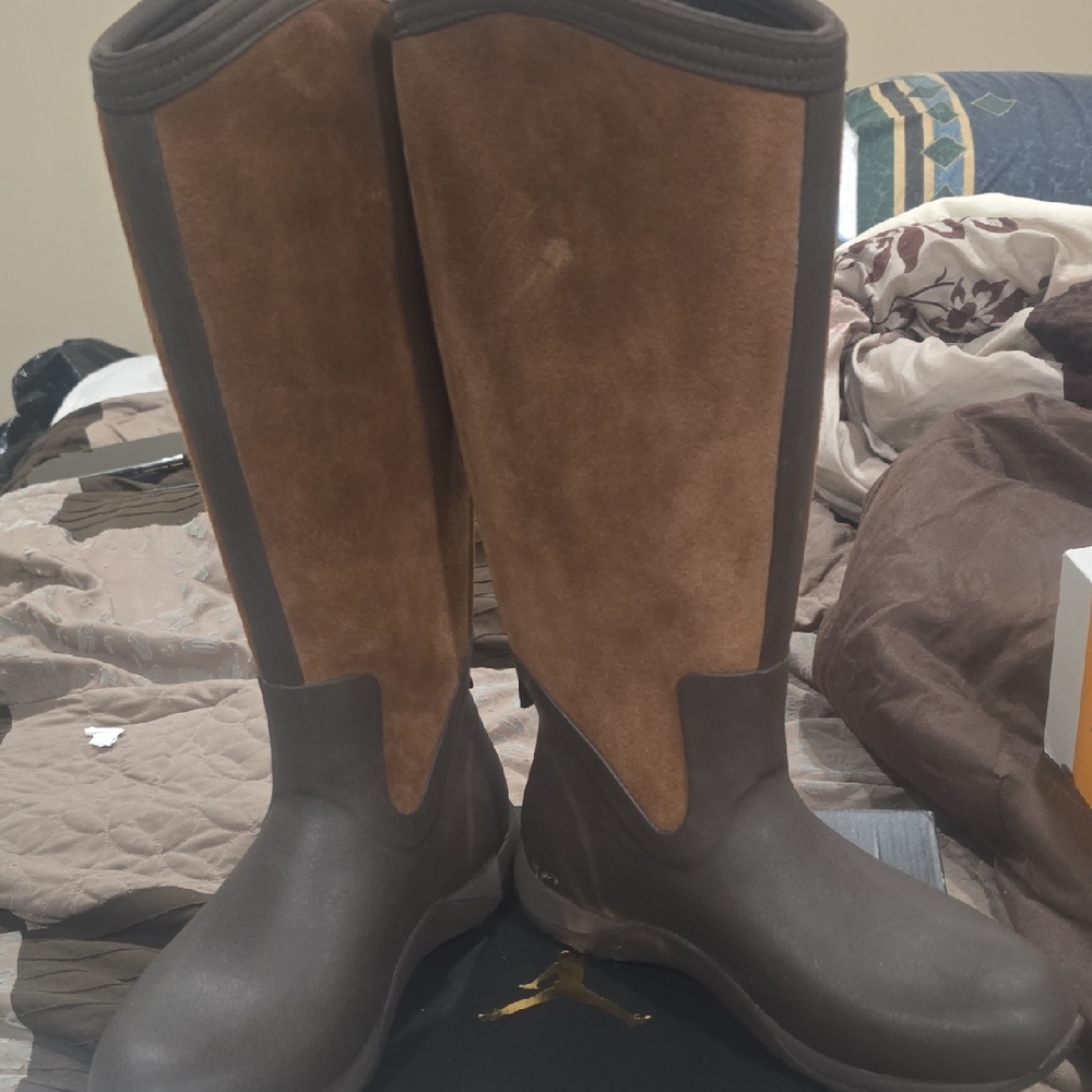 Brand NEW Women's Brown and Tan Knee-High Muck Boots. Willing To Negotiate